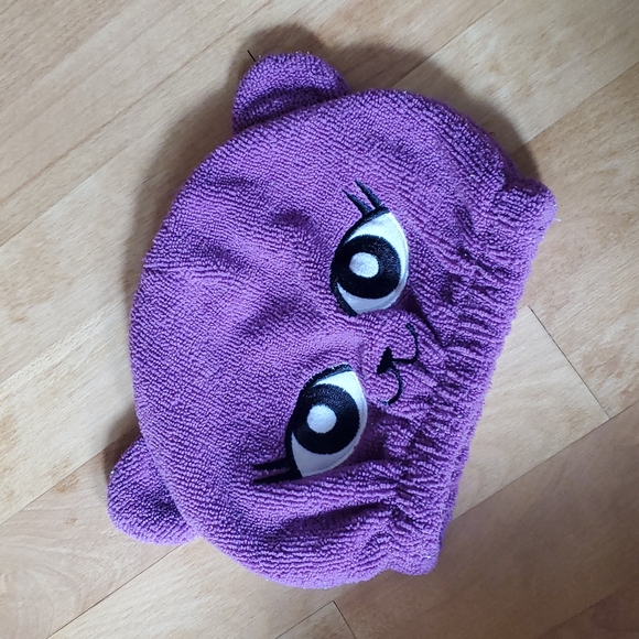 Cute purple kitty after bath cap - Picture 1 of 3